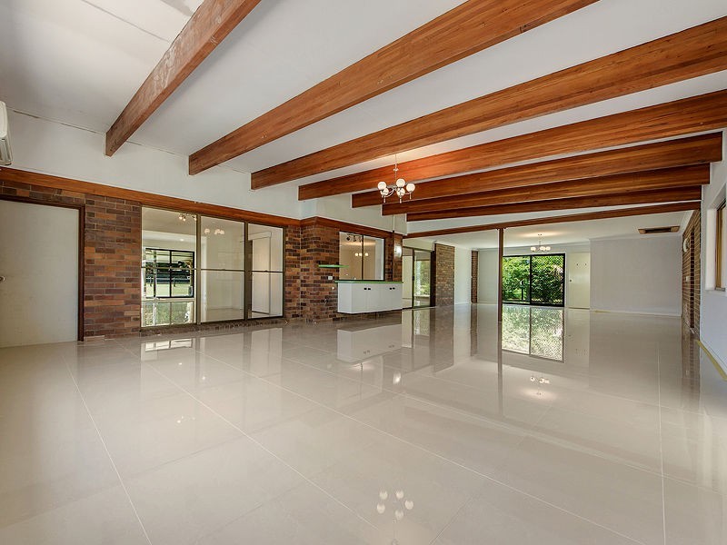 24 Pelican Parade, JACOBS WELL, Jacobs Well QLD 4208