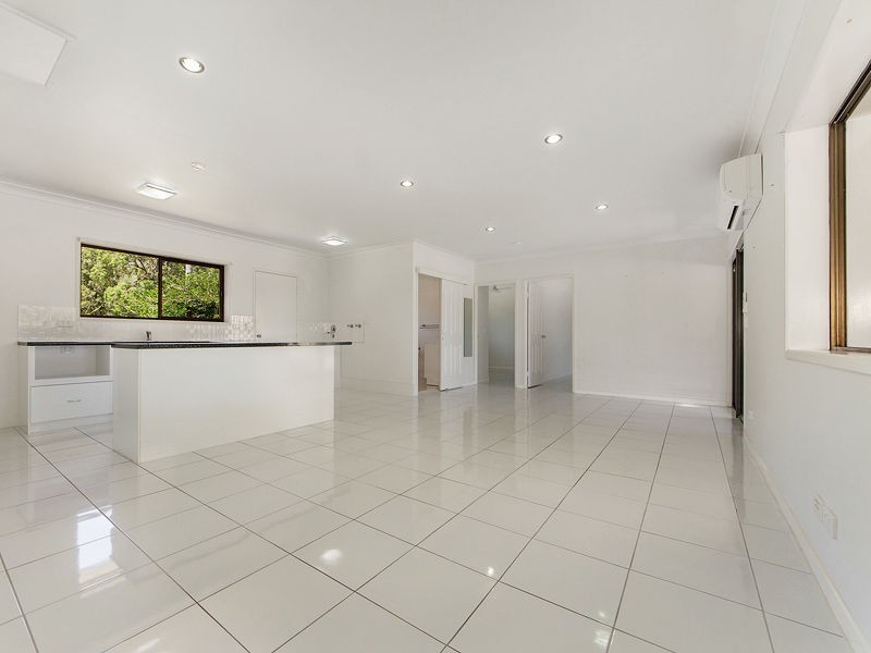 24 Pelican Parade, JACOBS WELL, Jacobs Well QLD 4208