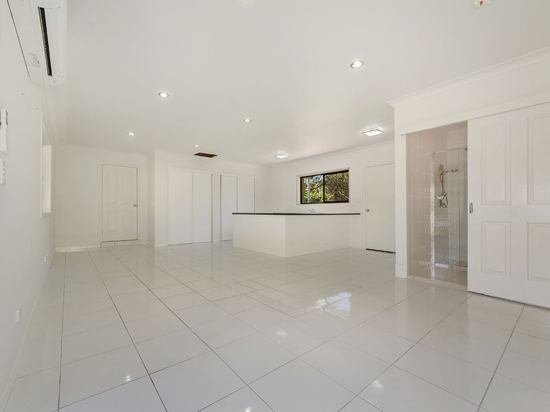 24 Pelican Parade, JACOBS WELL, Jacobs Well QLD 4208