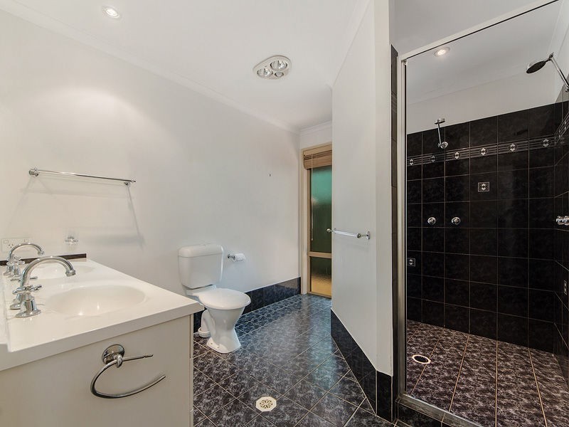 9 Pelican Parade, Jacobs Well QLD 4208