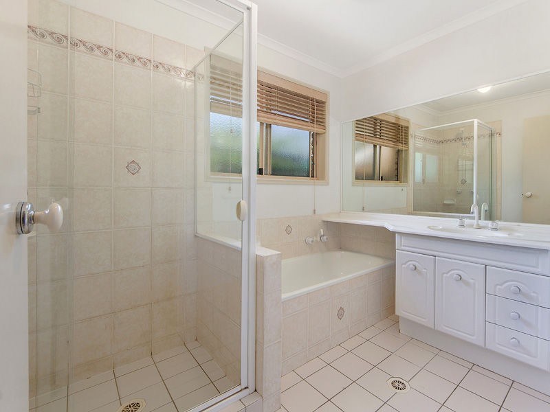 9 Pelican Parade, Jacobs Well QLD 4208