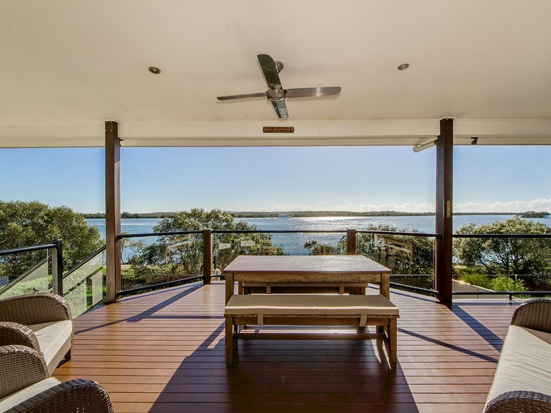 42 Esplanade, Jacobs Well QLD 4208