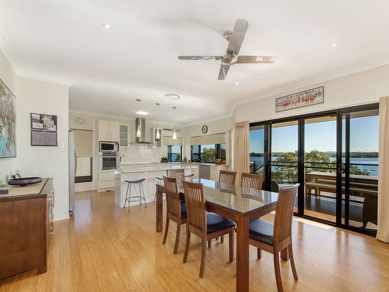 42 Esplanade, Jacobs Well QLD 4208