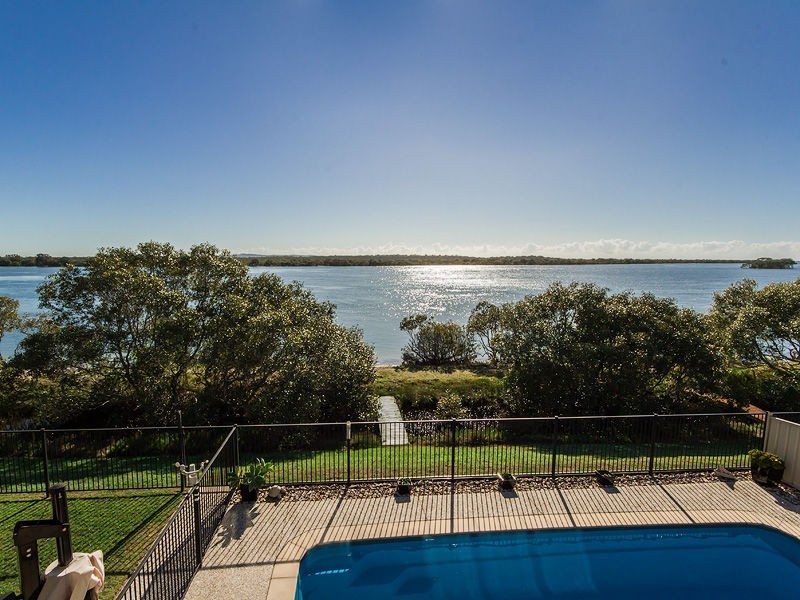 42 Esplanade, Jacobs Well QLD 4208