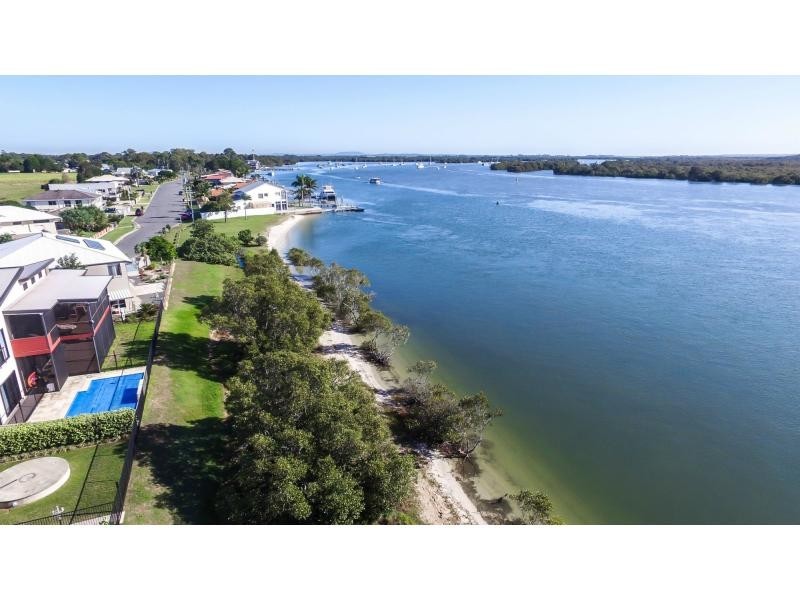 42 Esplanade, Jacobs Well QLD 4208