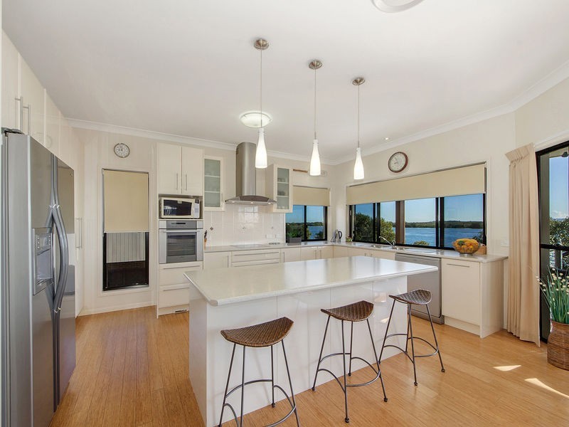 42 Esplanade, Jacobs Well QLD 4208