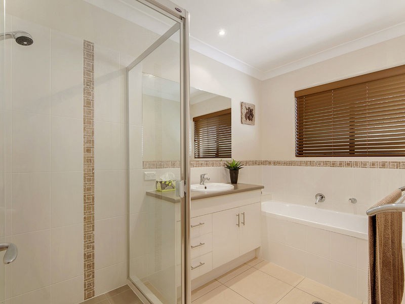 42 Esplanade, Jacobs Well QLD 4208