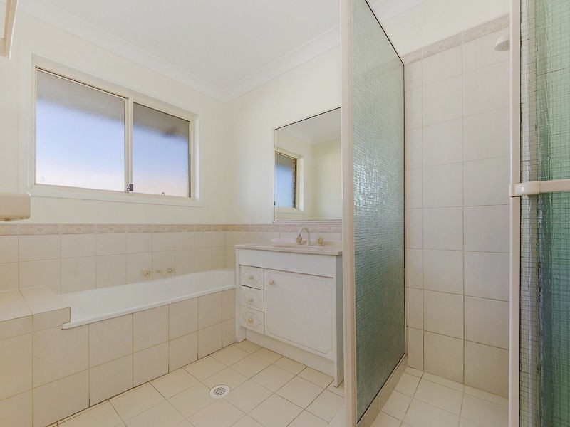 16 Helmore Road, Jacobs Well QLD 4208