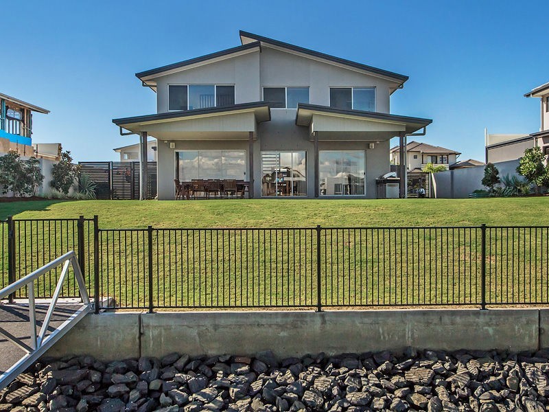 24 SUNDOWN Place, CALYPSO BAY, Jacobs Well QLD 4208