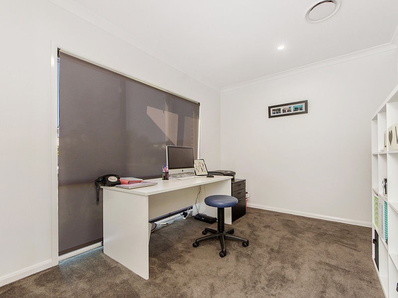 24 SUNDOWN Place, CALYPSO BAY, Jacobs Well QLD 4208