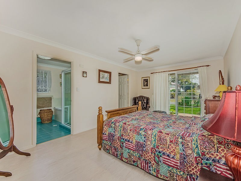 6 SEAVIEW Avenue, Jacobs Well QLD 4208