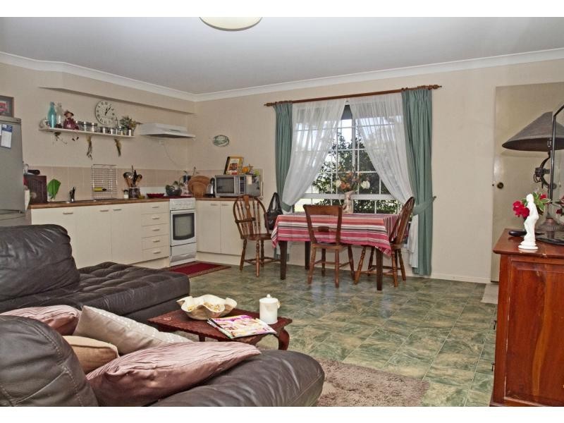 6 SEAVIEW Avenue, Jacobs Well QLD 4208
