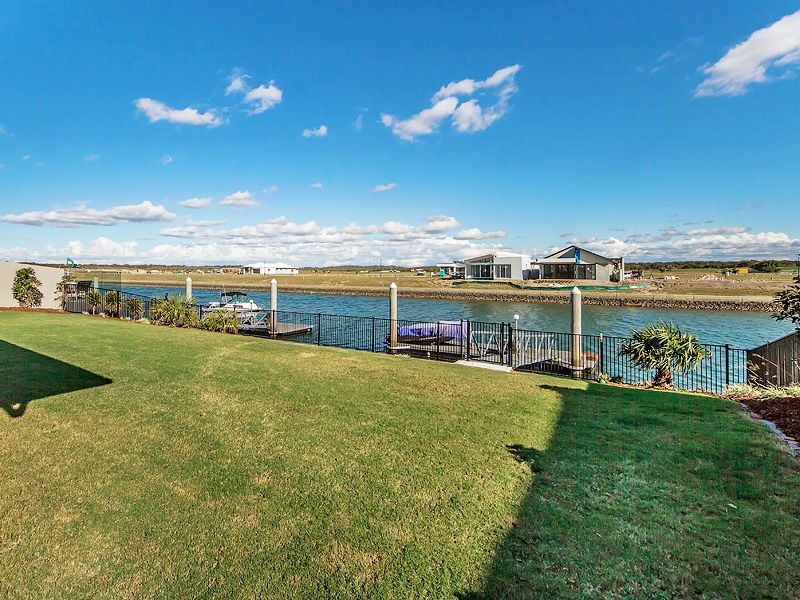 24 SUNDOWN Place, CALYPSO BAY, Jacobs Well QLD 4208