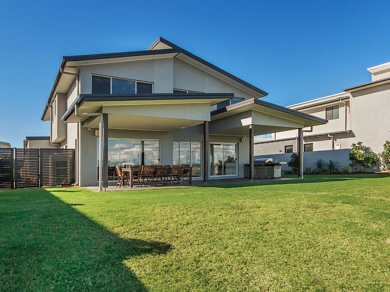 24 SUNDOWN Place, CALYPSO BAY, Jacobs Well QLD 4208