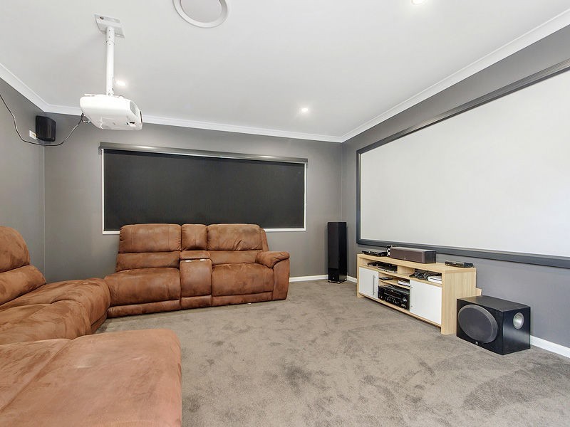 24 SUNDOWN Place, CALYPSO BAY, Jacobs Well QLD 4208