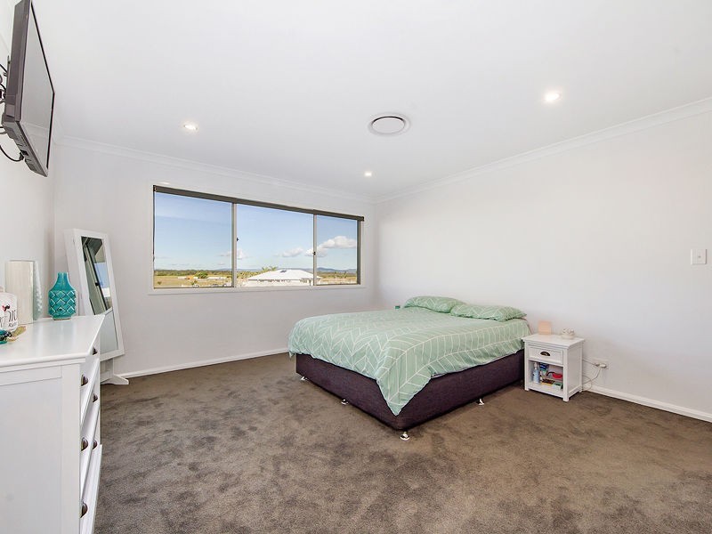 24 SUNDOWN Place, CALYPSO BAY, Jacobs Well QLD 4208