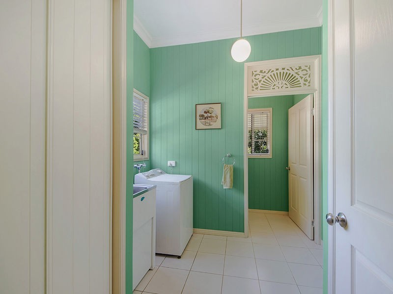 41 Pelican Parade St, Jacobs Well QLD 4208