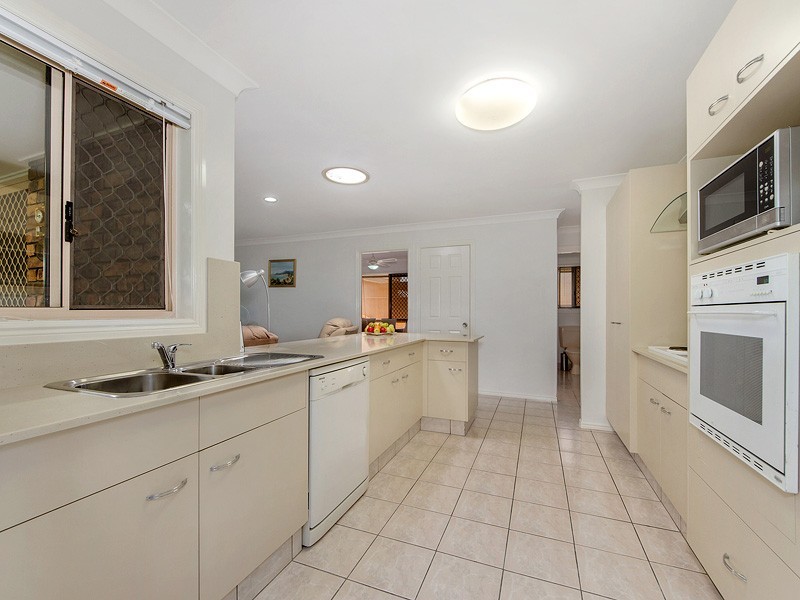 15 The Esplanade, Jacobs Well QLD 4208