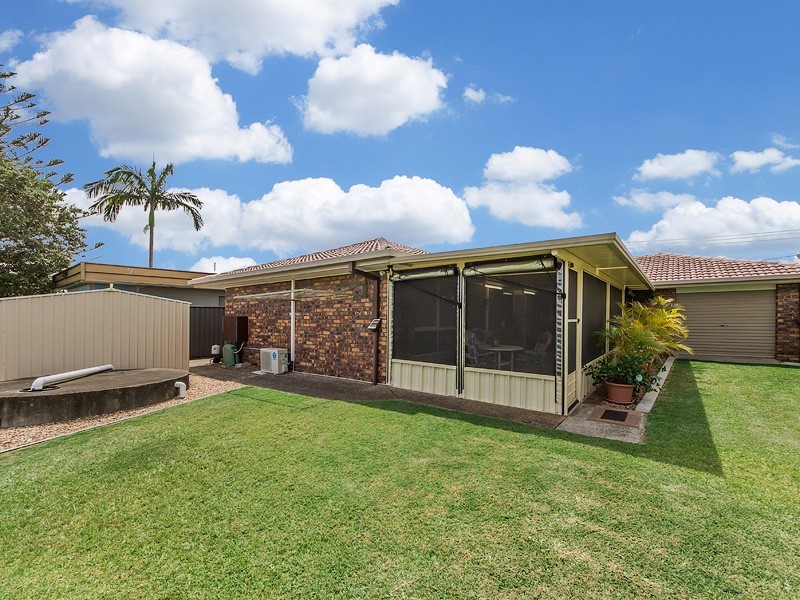 15 The Esplanade, Jacobs Well QLD 4208