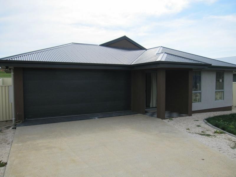 17 Hales Street, Penguin TAS 7316