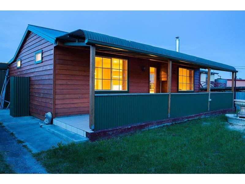 8 Boobyalla Drive, Hellyer TAS 7321