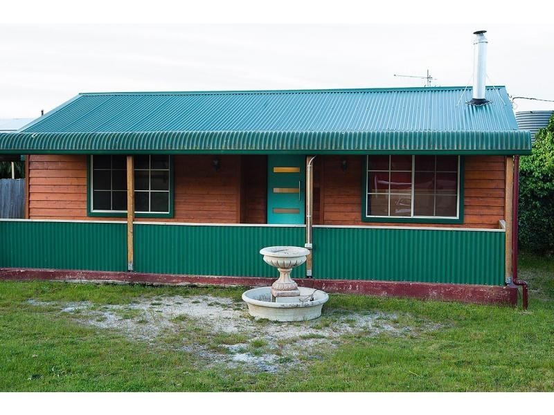 8 Boobyalla Drive, Hellyer TAS 7321