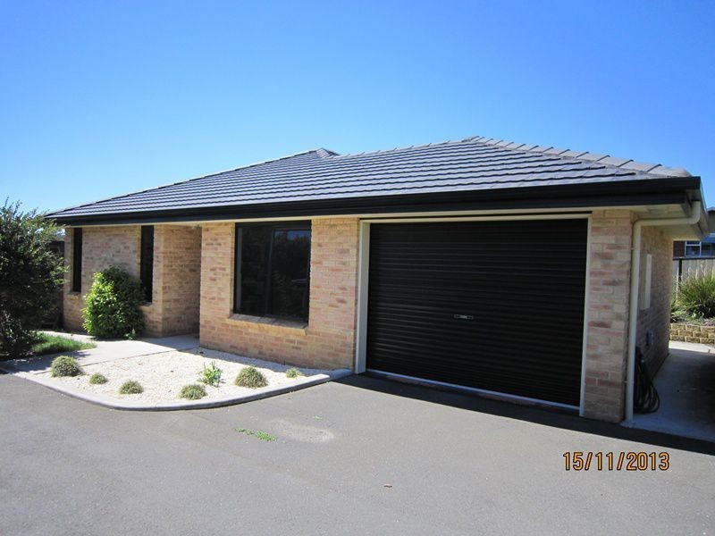 Villa 1/16 Lapthorne Close, Devonport TAS 7310