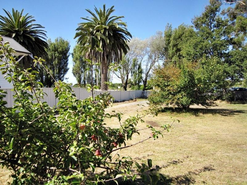 16 Beach Road, Ulverstone TAS 7315