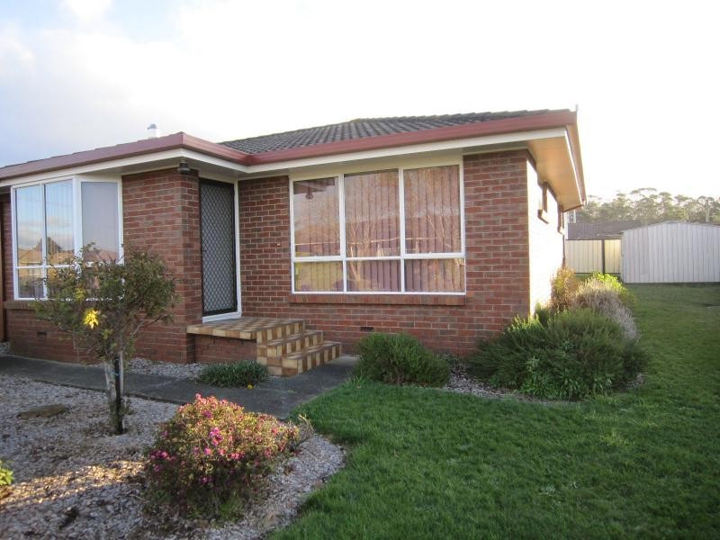 Unit 2/74 Valley Road, Devonport TAS 7310