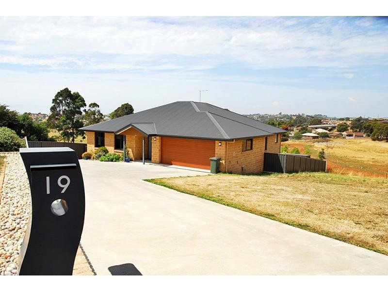 19 Rowena Court, Devonport TAS 7310