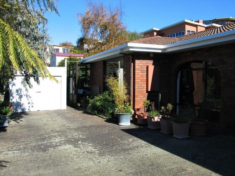 2-3 Cromwell Crescent, Devonport TAS 7310