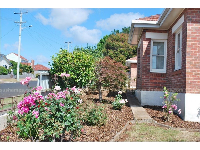 19 Ronald St, Devonport TAS 7310