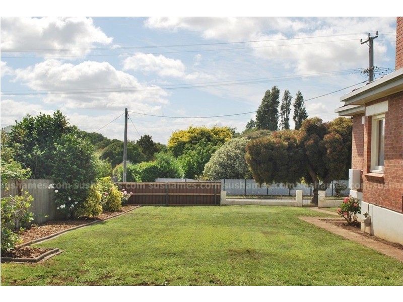 19 Ronald St, Devonport TAS 7310