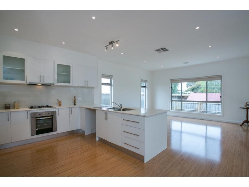 84 Fourth Avenue, Rosebud VIC 3939