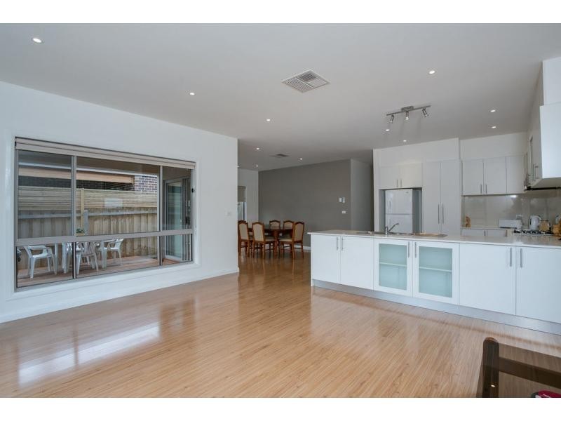 84 Fourth Avenue, Rosebud VIC 3939