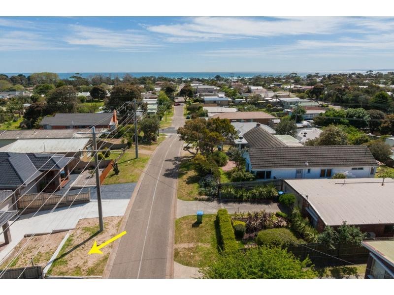 84 Fourth Avenue, Rosebud VIC 3939