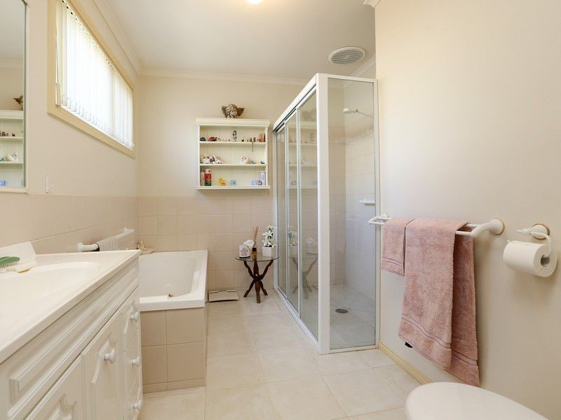 2/4 Glendale Grove, Mccrae VIC 3938