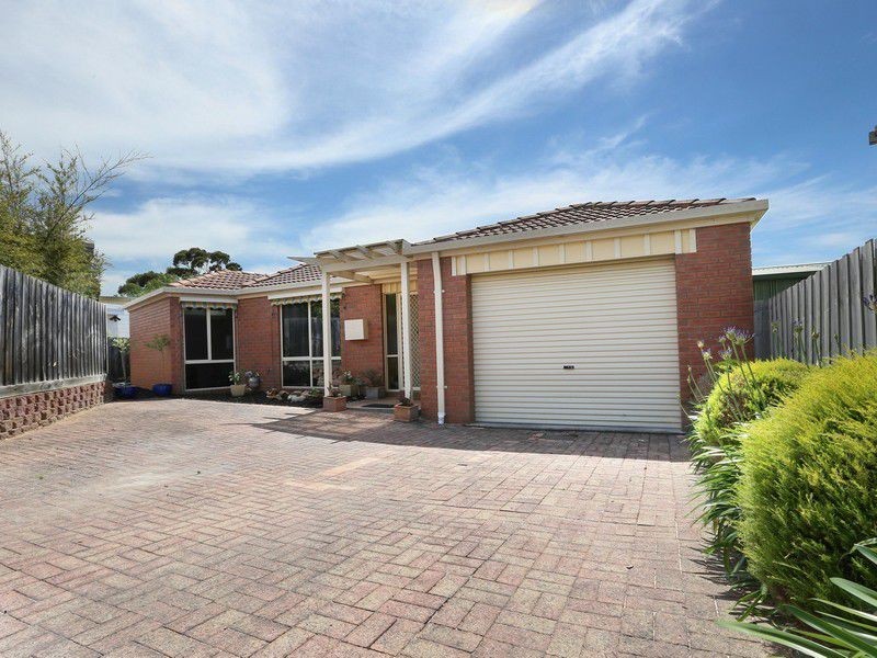 2/4 Glendale Grove, Mccrae VIC 3938