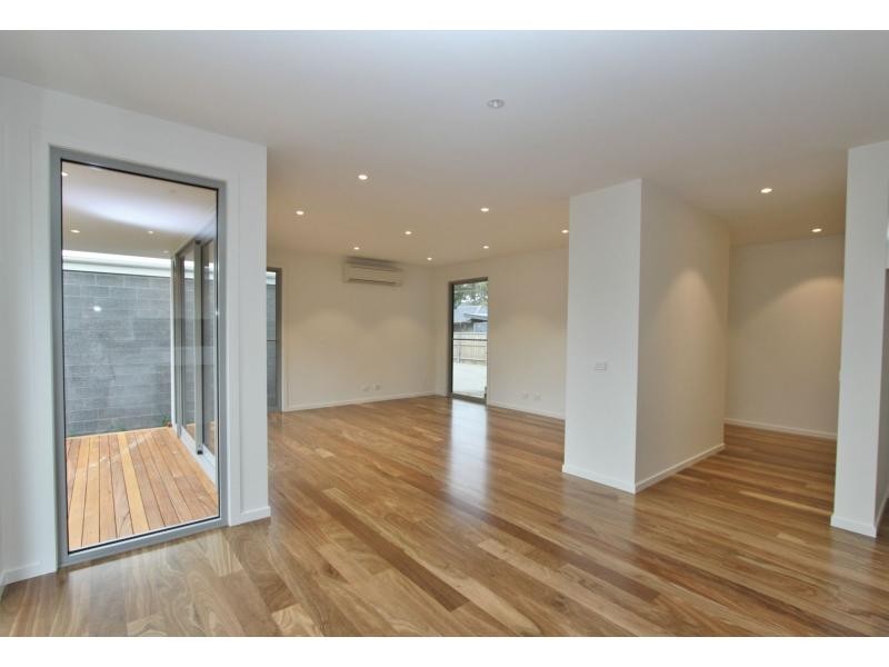 Villa 3/4 The Avenue, Mccrae VIC 3938