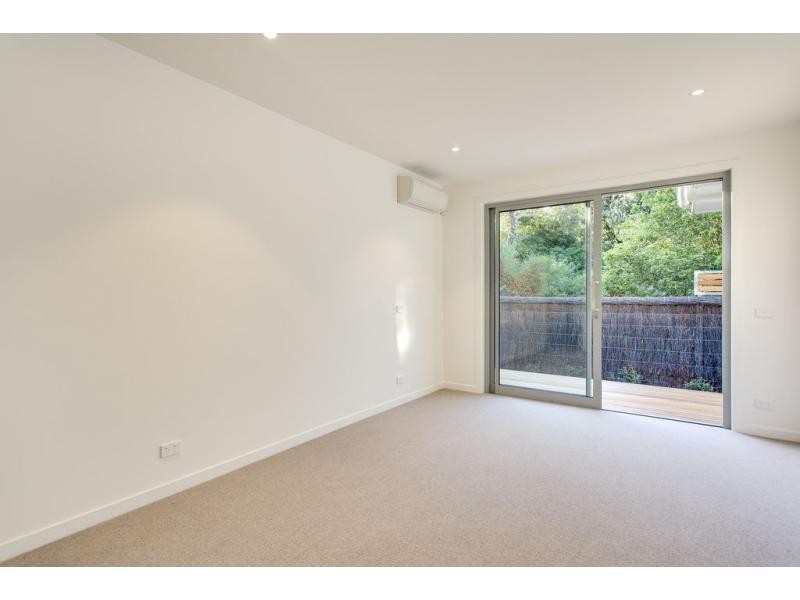 Villa 3/4 The Avenue, Mccrae VIC 3938