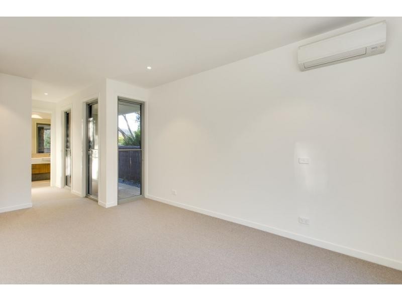 Villa 3/4 The Avenue, Mccrae VIC 3938