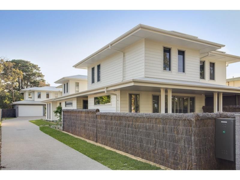 Villa 3/4 The Avenue, Mccrae VIC 3938