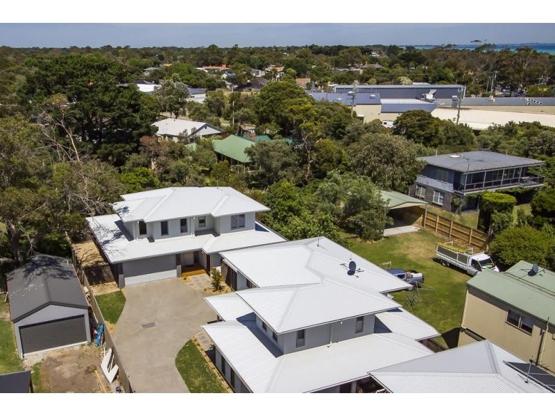 Villa 3/4 The Avenue, Mccrae VIC 3938