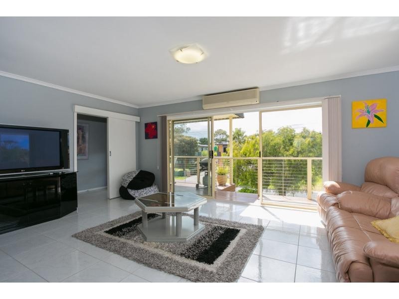 111 Seaview Avenue, Safety Beach VIC 3936