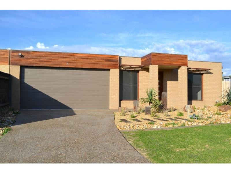 7 Karawa Close, Rosebud West VIC 3940