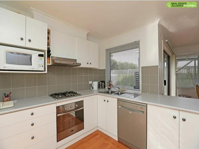 16 Swans Way, Rosebud West VIC 3940