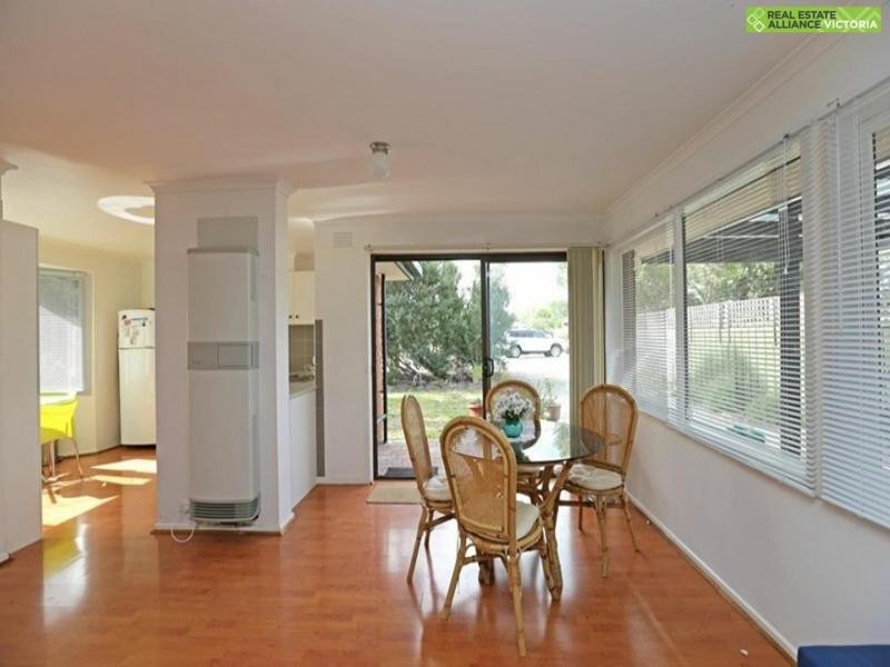 16 Swans Way, Rosebud West VIC 3940