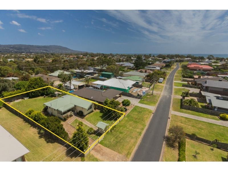 32 Coveside Avenue, Safety Beach VIC 3936