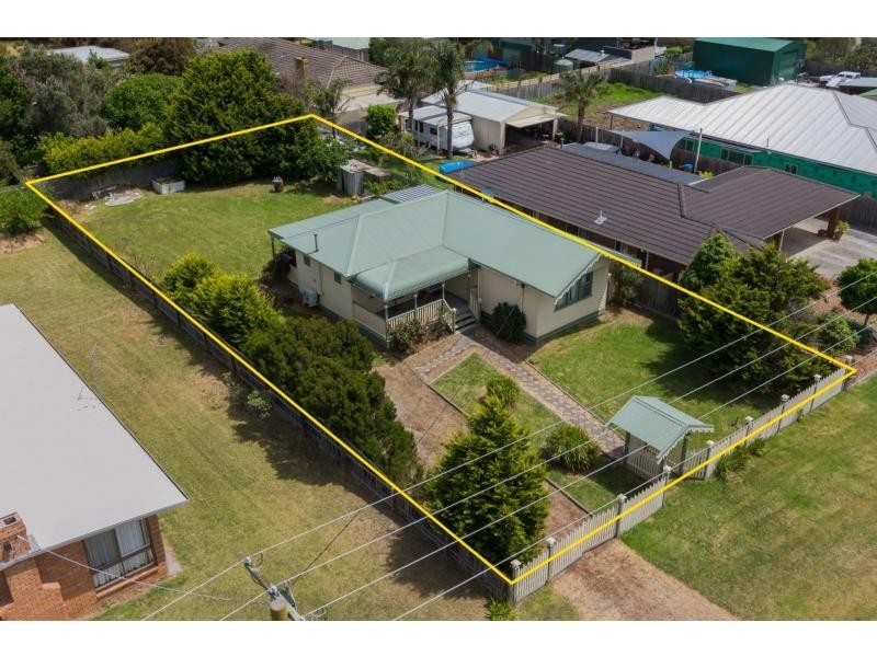 32 Coveside Avenue, Safety Beach VIC 3936