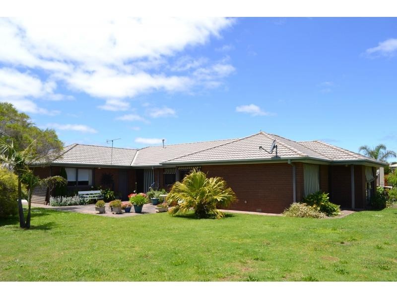 22 Golf Course Circle, Safety Beach VIC 3936